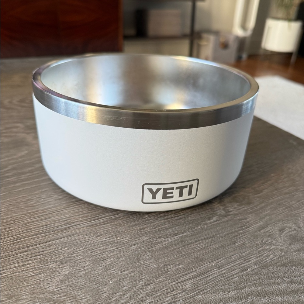 YETI Boomer Dog Bowl White 8 Cups - used